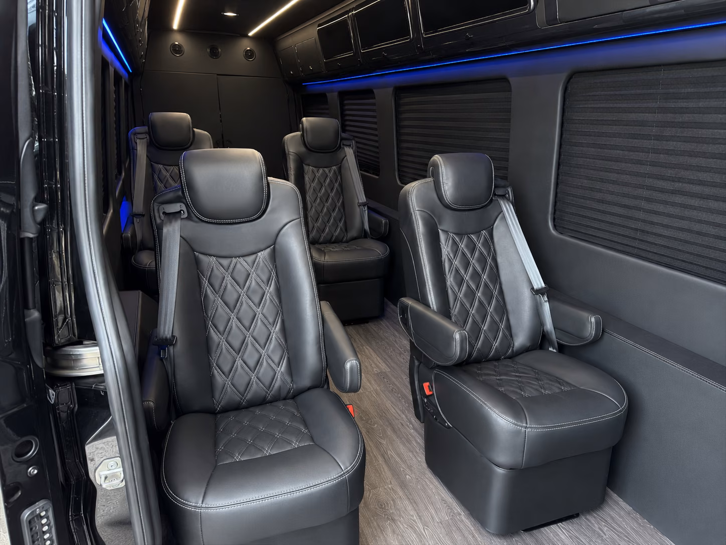 find the perfect transportation for your next airport transfer 4